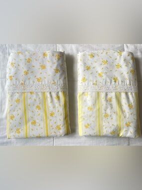 Vintage JCPenney Flat Sheets (Set of 2) Yellow Rose Buds w Lace Trim Twin Sz